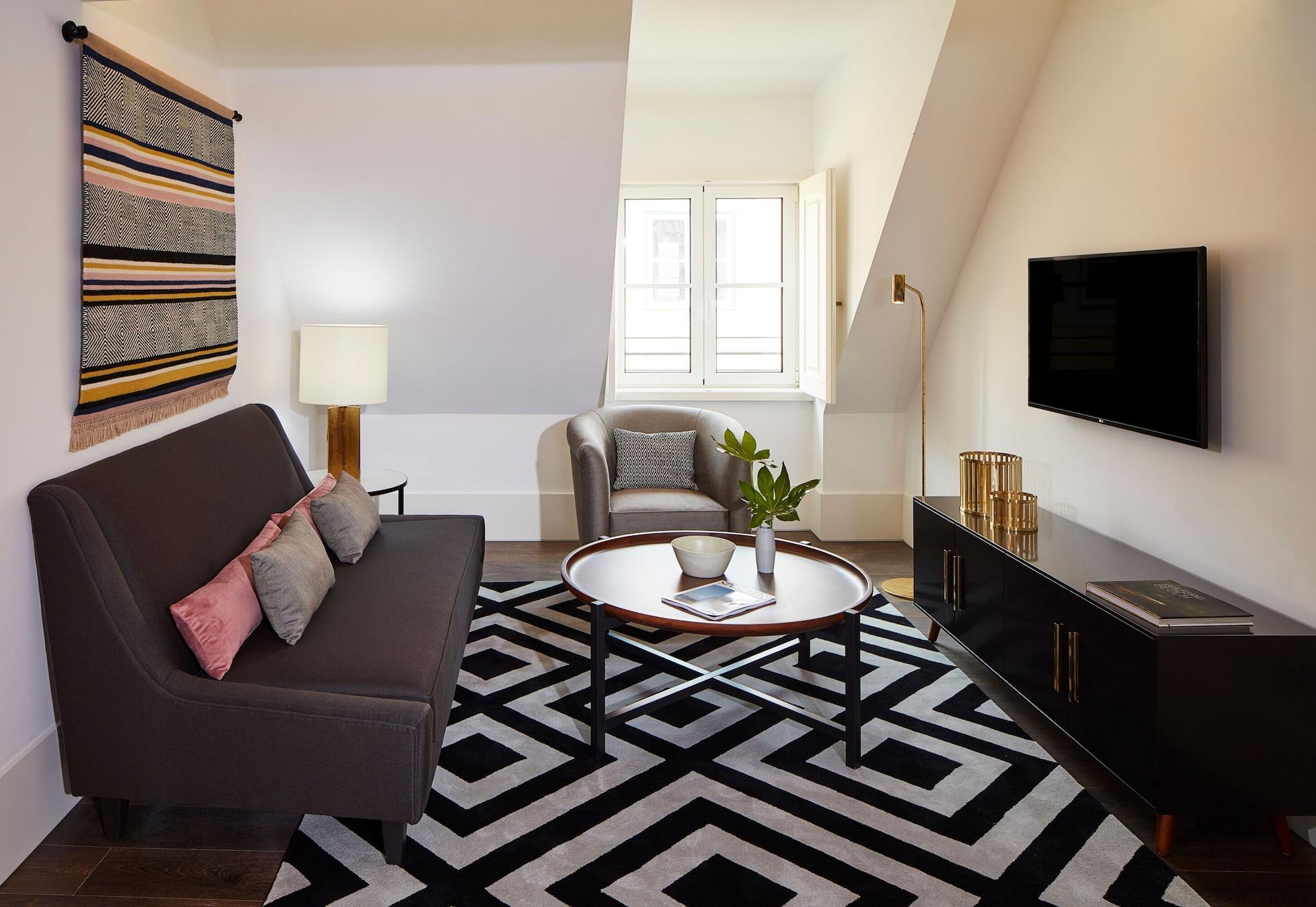 The Lumiares Hotel & Spa - Small Luxury Hotels Of The World Lisbon Bagian luar foto A living room in a typical apartment at The Ivy Collection