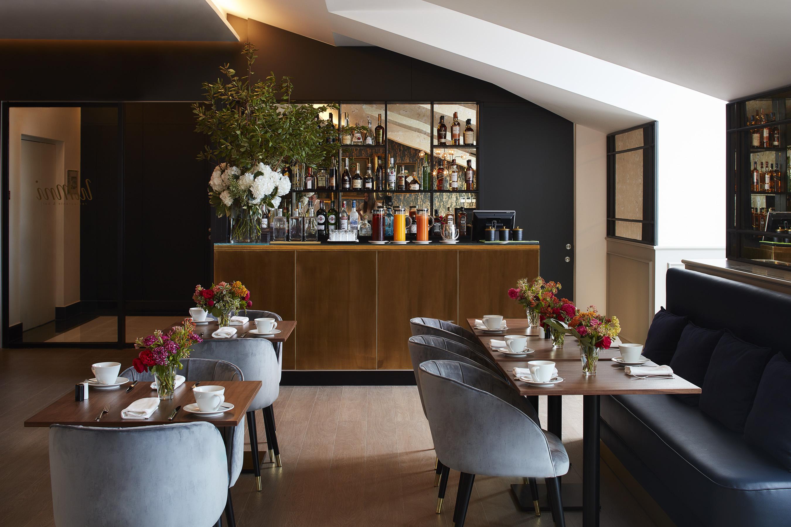 The Lumiares Hotel & Spa - Small Luxury Hotels Of The World Lisbon Bagian luar foto The bar at the restaurant