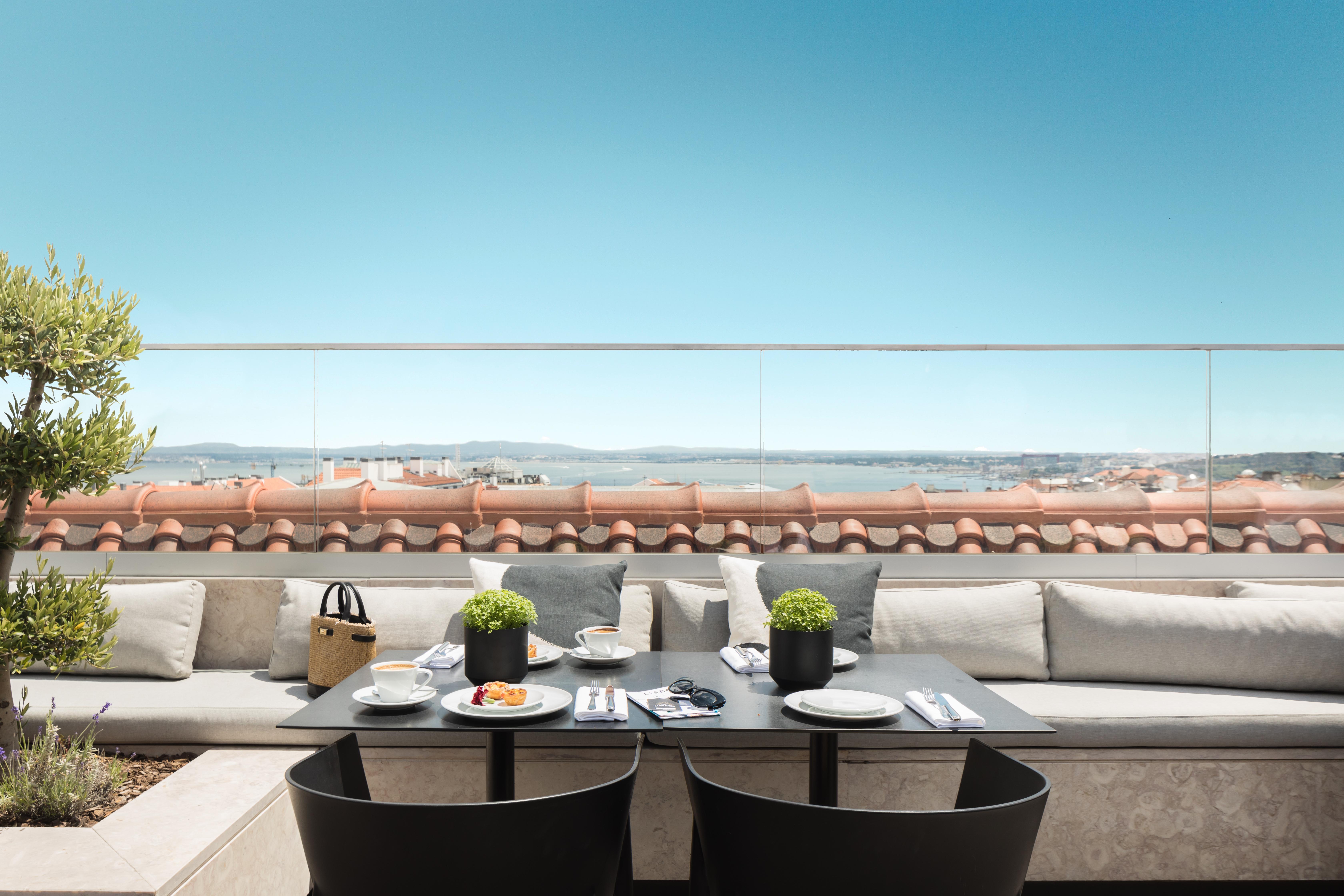 The Lumiares Hotel & Spa - Small Luxury Hotels Of The World Lisbon Bagian luar foto The Terrace at the Hotel