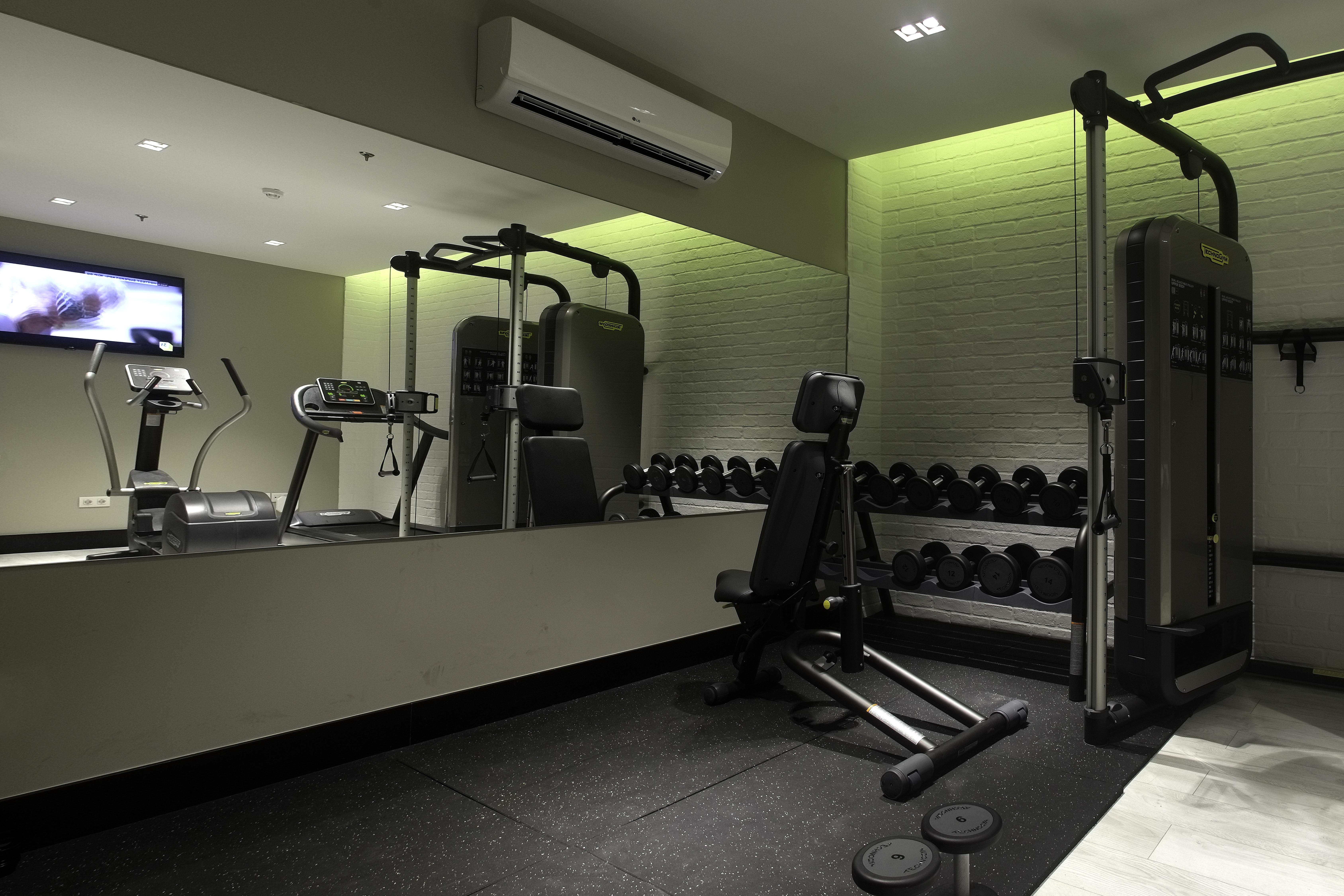The Lumiares Hotel & Spa - Small Luxury Hotels Of The World Lisbon Bagian luar foto The gym at the hotel