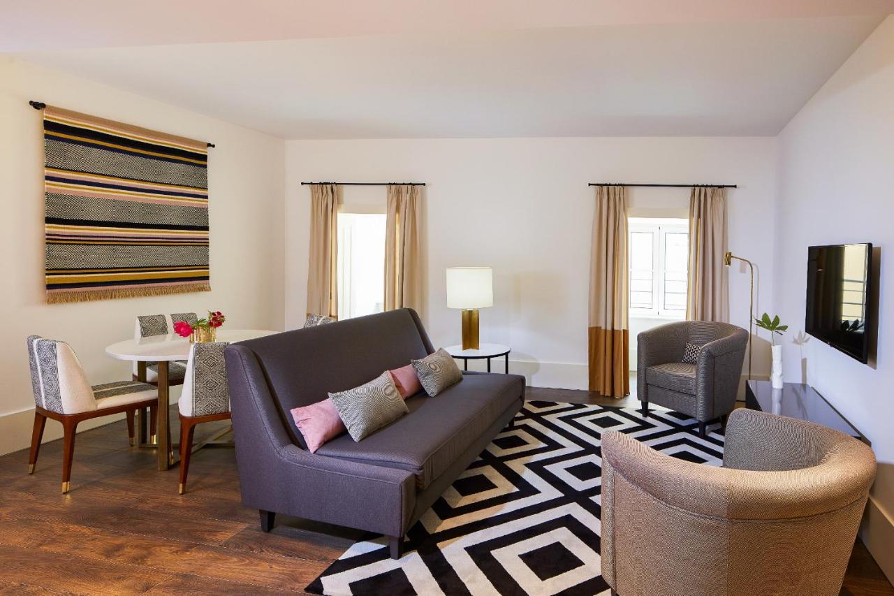 The Lumiares Hotel & Spa - Small Luxury Hotels Of The World Lisbon Bagian luar foto A living room at the Hotel Commonwealth